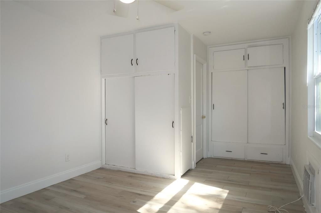 出租: $1,895 (2 贝兹, 1 浴室, 759 平方英尺)