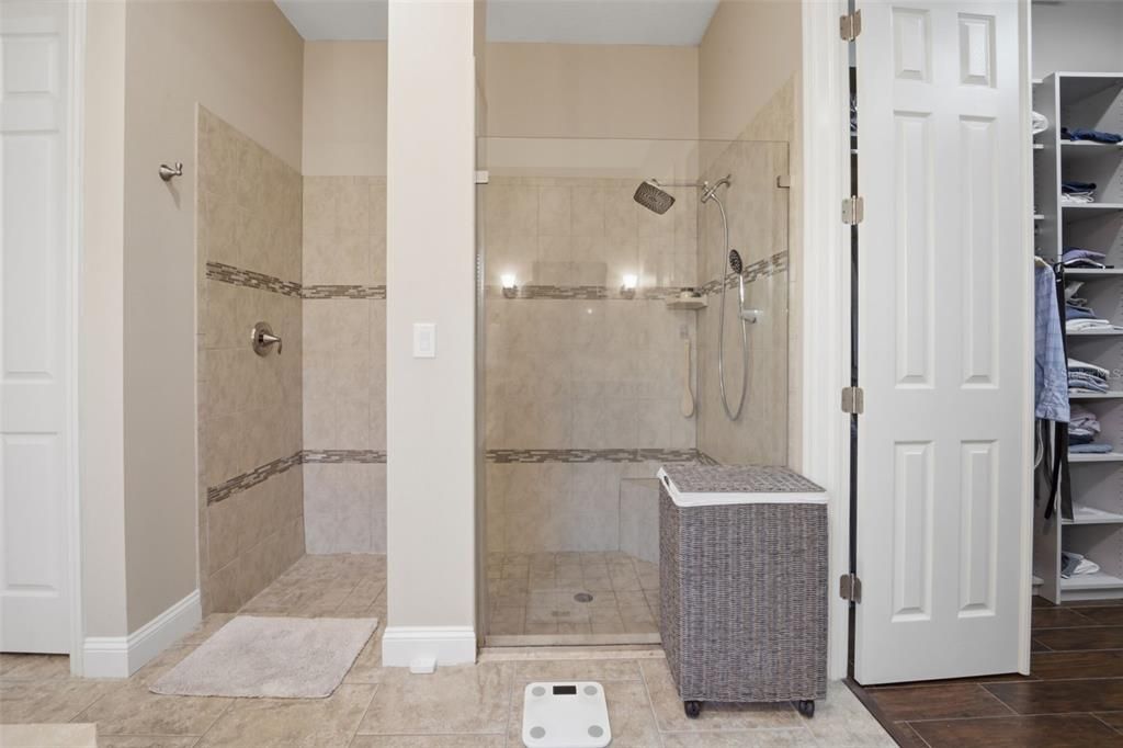 待售: $949,000 (5 贝兹, 4 浴室, 3707 平方英尺)