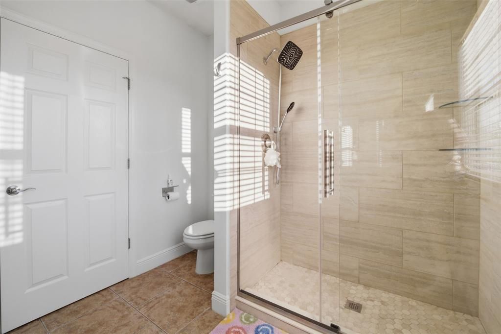 待售: $949,000 (5 贝兹, 4 浴室, 3707 平方英尺)