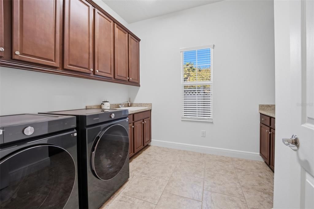 待售: $949,000 (5 贝兹, 4 浴室, 3707 平方英尺)