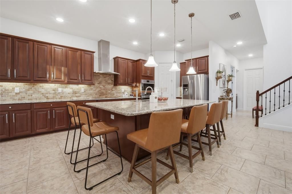 待售: $949,000 (5 贝兹, 4 浴室, 3707 平方英尺)