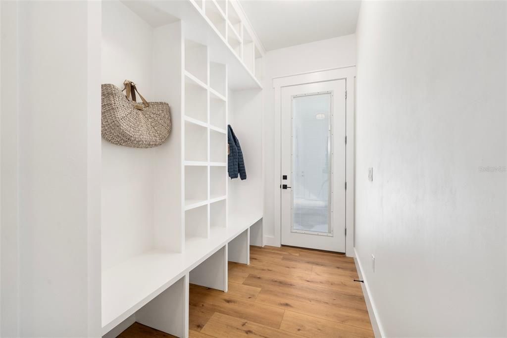 For Sale: $1,795,000 (4 beds, 3 baths, 3913 Square Feet)