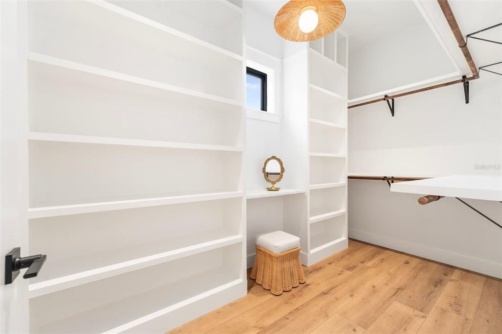 For Sale: $1,795,000 (4 beds, 3 baths, 3913 Square Feet)