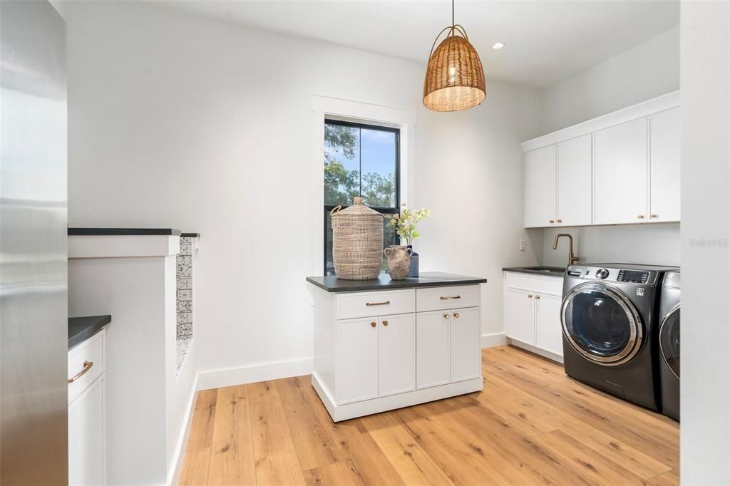 For Sale: $1,795,000 (4 beds, 3 baths, 3913 Square Feet)