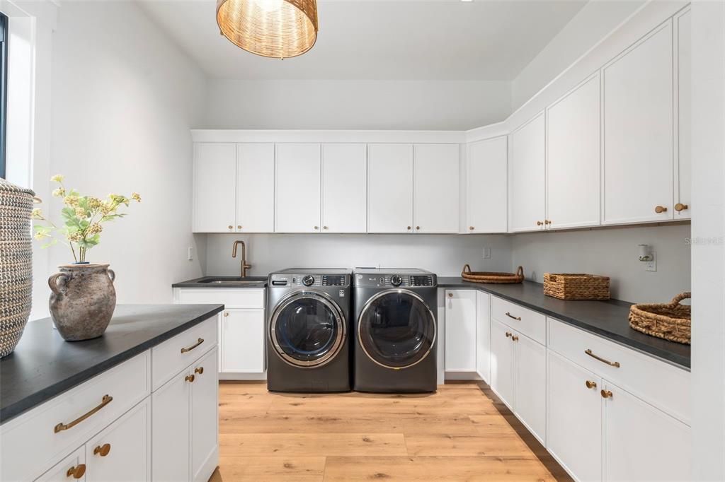 For Sale: $1,795,000 (4 beds, 3 baths, 3913 Square Feet)