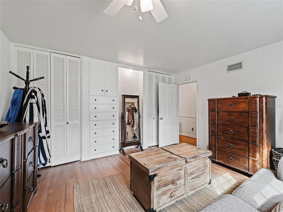 For Sale: $850,000 (5 beds, 3 baths, 3528 Square Feet)