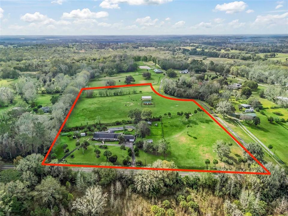 For Sale: $850,000 (5 beds, 3 baths, 3528 Square Feet)