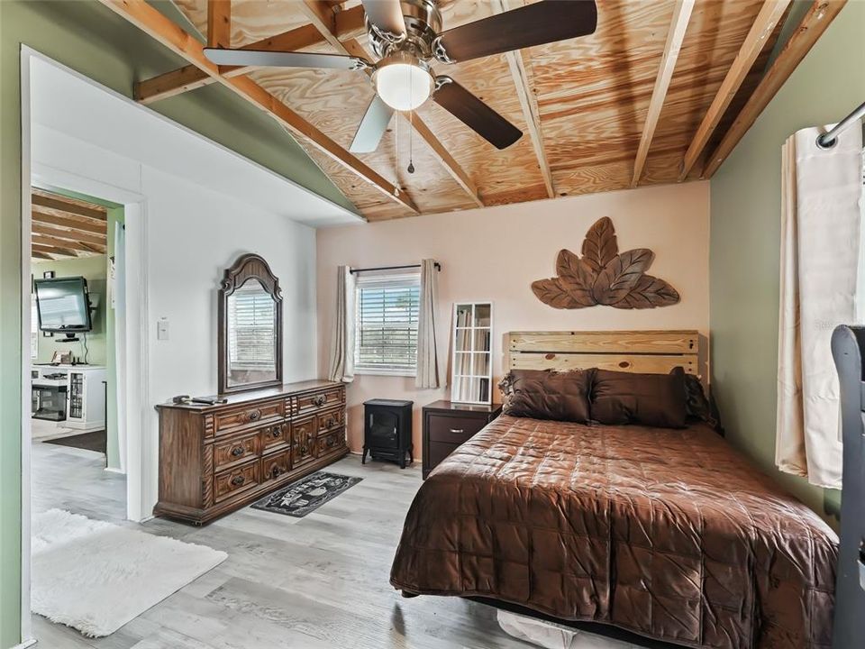 For Sale: $850,000 (5 beds, 3 baths, 3528 Square Feet)