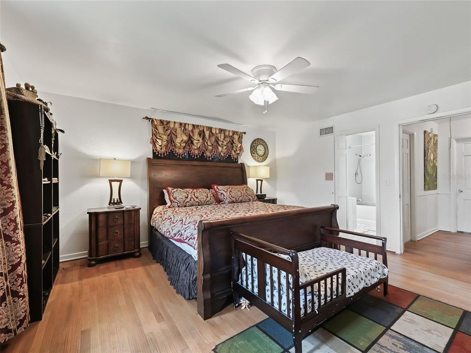 For Sale: $850,000 (5 beds, 3 baths, 3528 Square Feet)