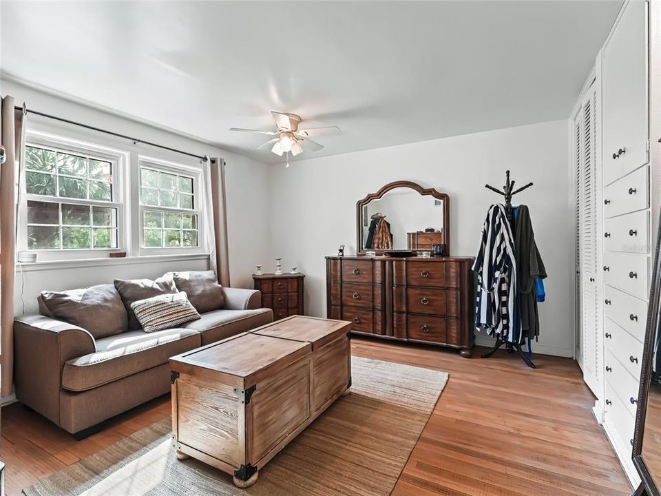 For Sale: $850,000 (5 beds, 3 baths, 3528 Square Feet)