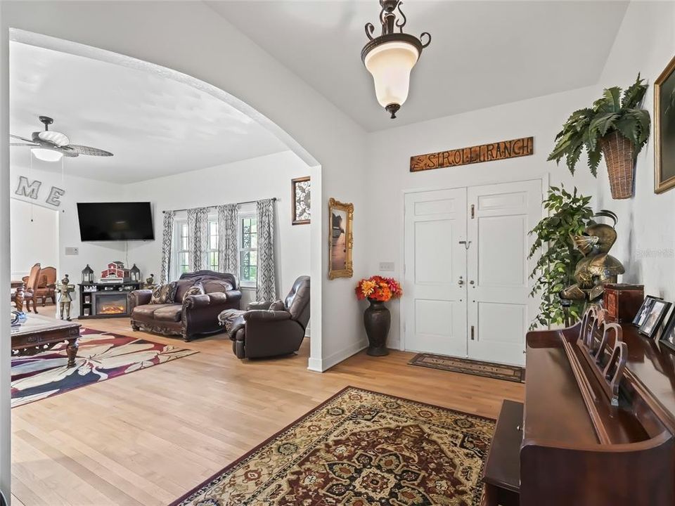 For Sale: $850,000 (5 beds, 3 baths, 3528 Square Feet)