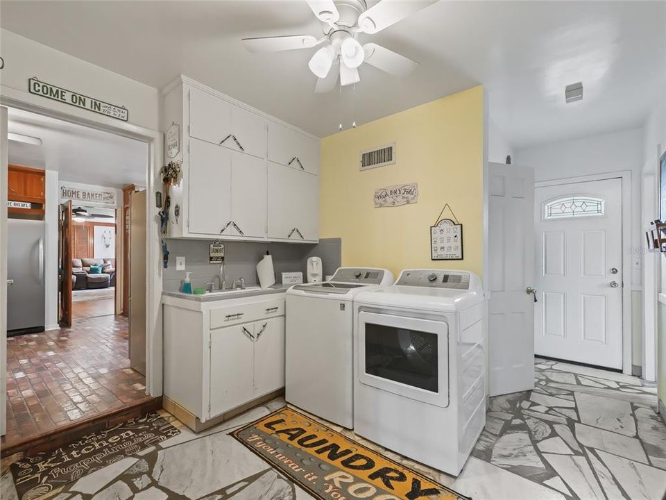 For Sale: $850,000 (5 beds, 3 baths, 3528 Square Feet)