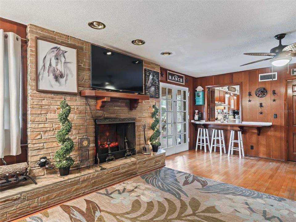 For Sale: $850,000 (5 beds, 3 baths, 3528 Square Feet)