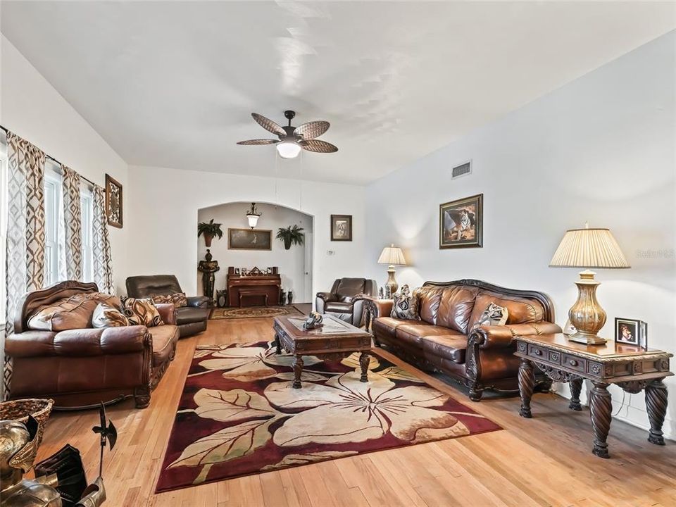 For Sale: $850,000 (5 beds, 3 baths, 3528 Square Feet)