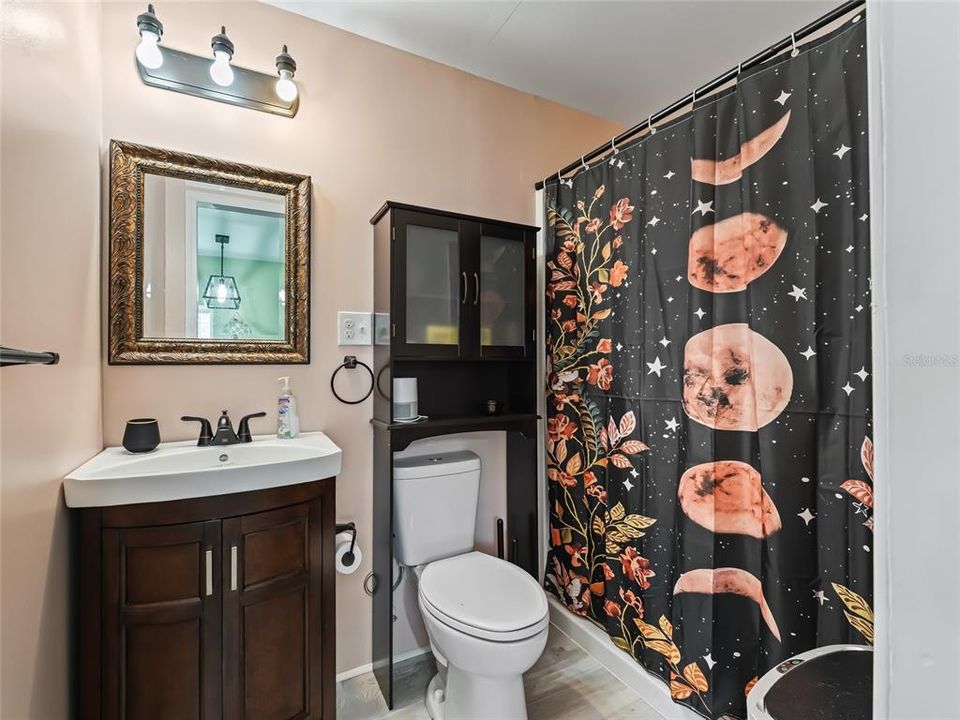 For Sale: $850,000 (5 beds, 3 baths, 3528 Square Feet)