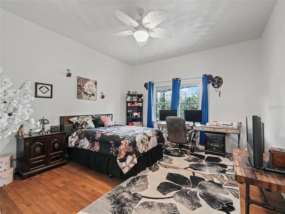 For Sale: $850,000 (5 beds, 3 baths, 3528 Square Feet)