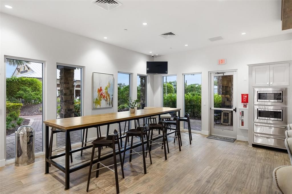 Activo con contrato: $749,000 (3 camas, 2 baños, 1918 Pies cuadrados)