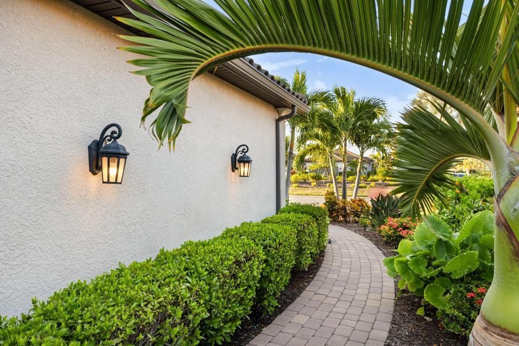 Activo con contrato: $749,000 (3 camas, 2 baños, 1918 Pies cuadrados)