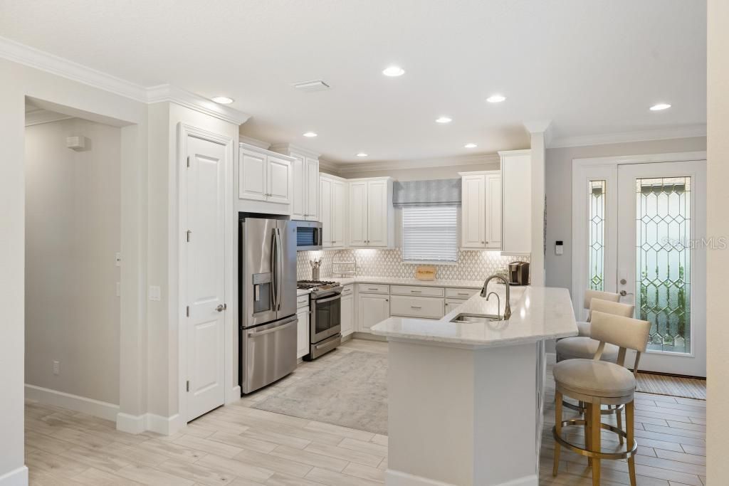 Activo con contrato: $749,000 (3 camas, 2 baños, 1918 Pies cuadrados)