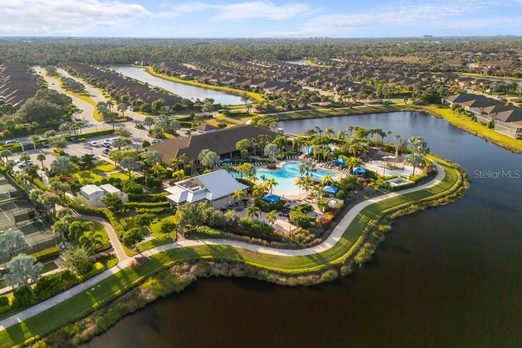 Activo con contrato: $749,000 (3 camas, 2 baños, 1918 Pies cuadrados)