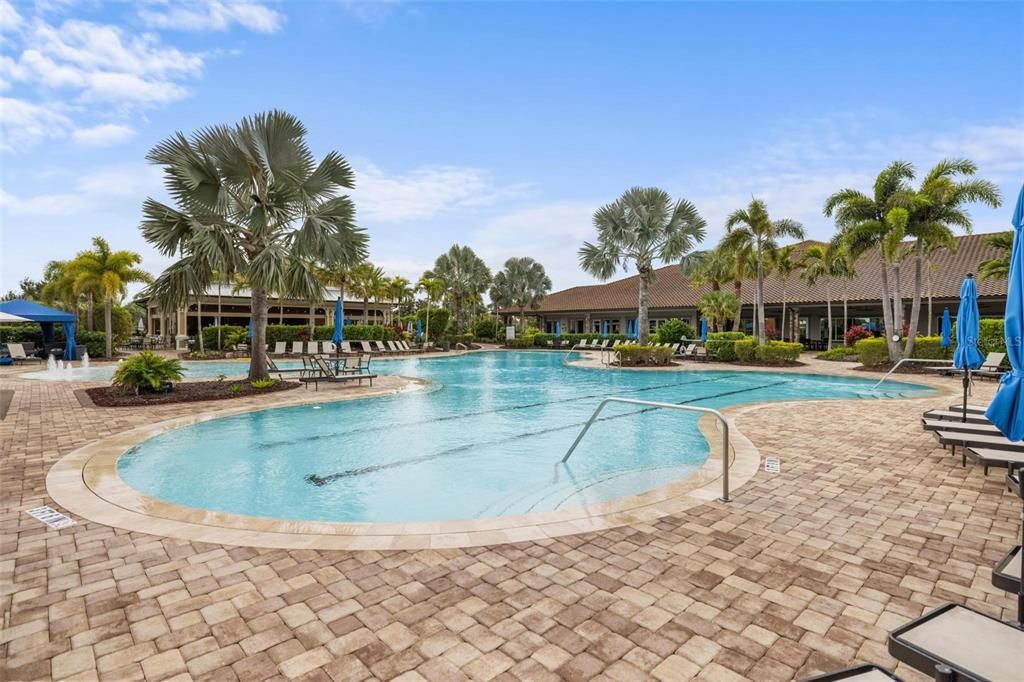 Activo con contrato: $749,000 (3 camas, 2 baños, 1918 Pies cuadrados)