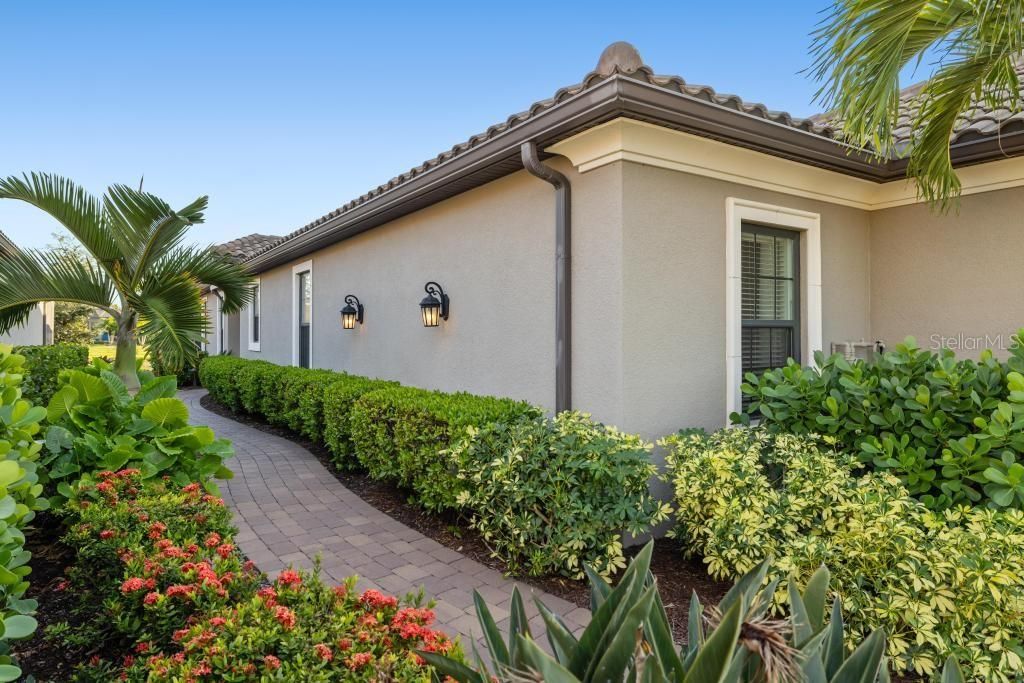 Activo con contrato: $749,000 (3 camas, 2 baños, 1918 Pies cuadrados)