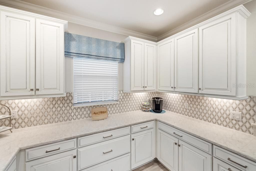 Activo con contrato: $749,000 (3 camas, 2 baños, 1918 Pies cuadrados)