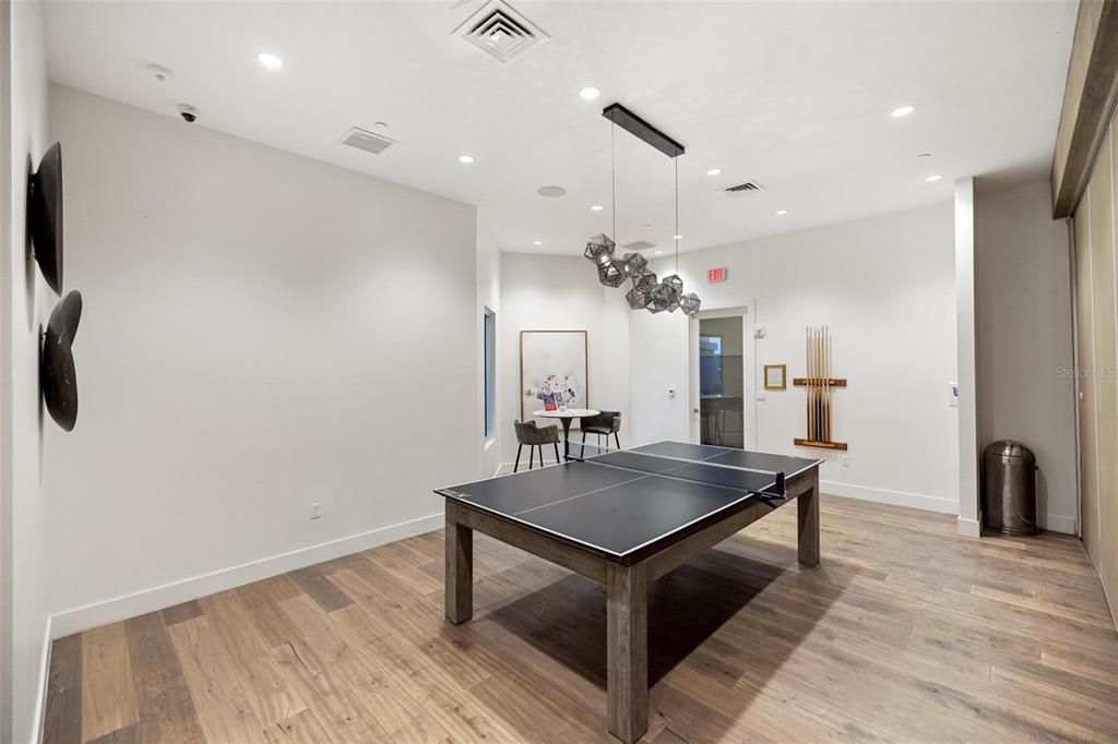 Activo con contrato: $749,000 (3 camas, 2 baños, 1918 Pies cuadrados)