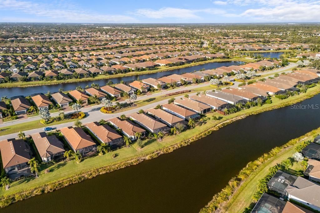 Activo con contrato: $749,000 (3 camas, 2 baños, 1918 Pies cuadrados)