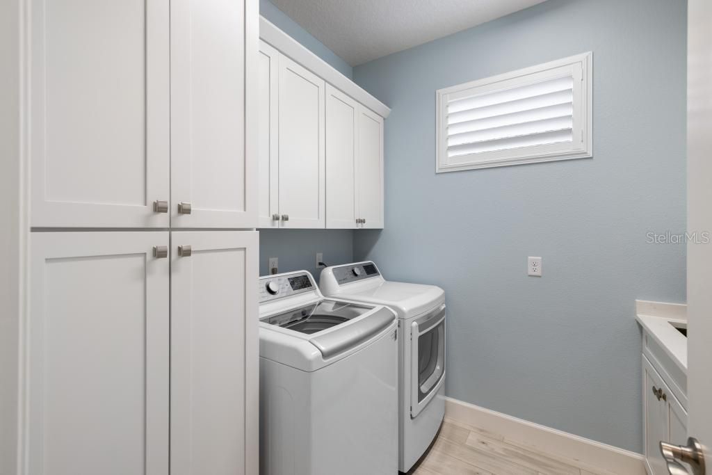 Activo con contrato: $749,000 (3 camas, 2 baños, 1918 Pies cuadrados)