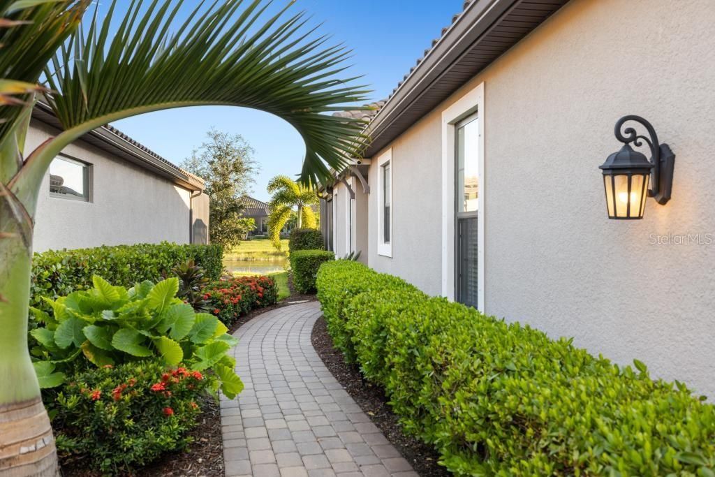 Activo con contrato: $749,000 (3 camas, 2 baños, 1918 Pies cuadrados)