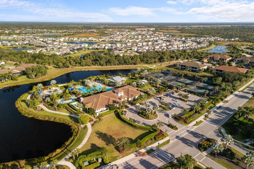 Activo con contrato: $749,000 (3 camas, 2 baños, 1918 Pies cuadrados)