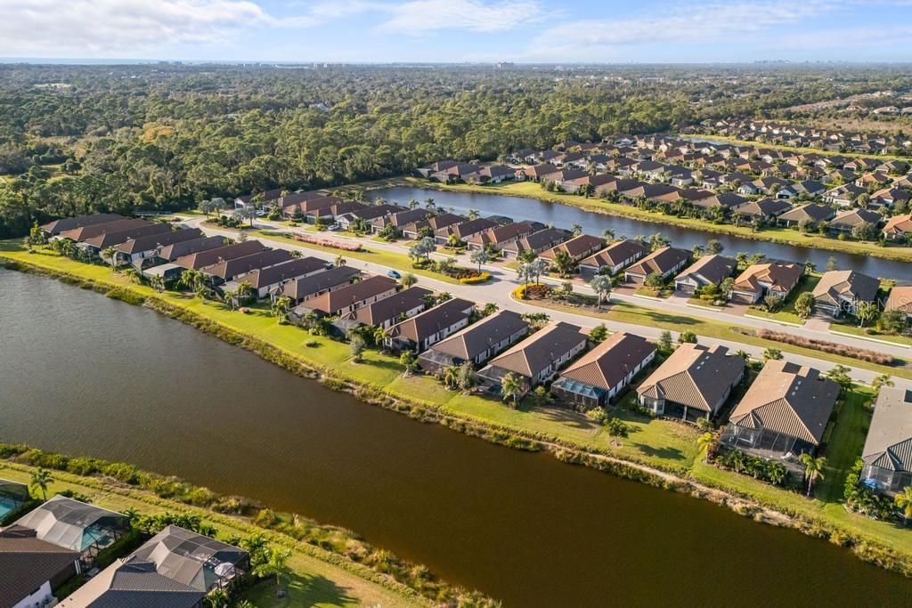 Activo con contrato: $749,000 (3 camas, 2 baños, 1918 Pies cuadrados)