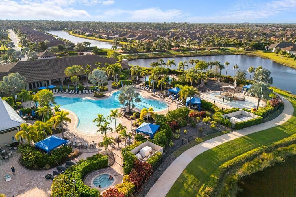 Activo con contrato: $749,000 (3 camas, 2 baños, 1918 Pies cuadrados)