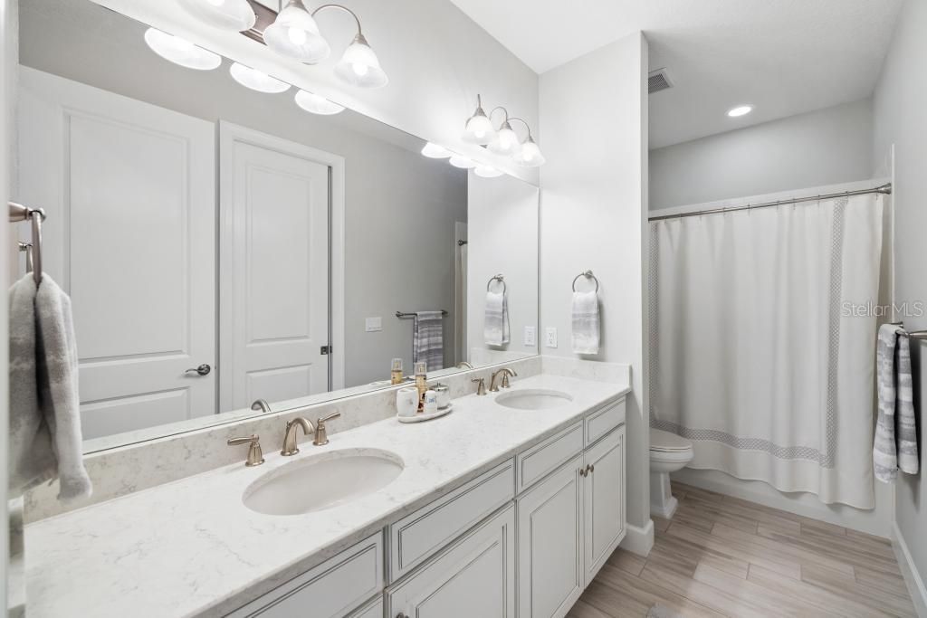 Activo con contrato: $749,000 (3 camas, 2 baños, 1918 Pies cuadrados)