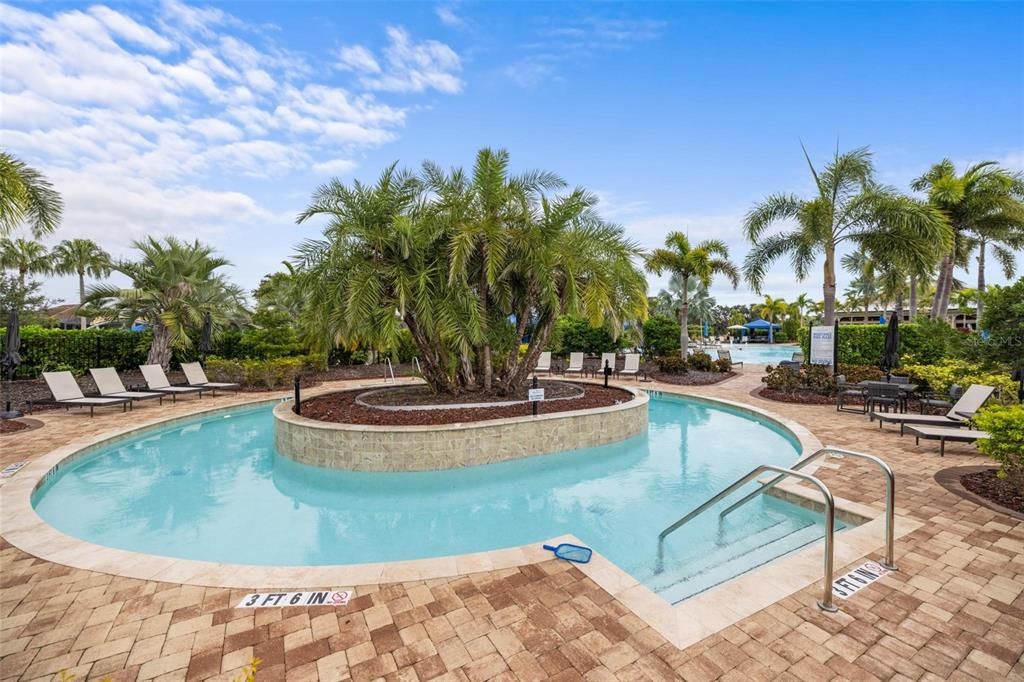 Activo con contrato: $749,000 (3 camas, 2 baños, 1918 Pies cuadrados)