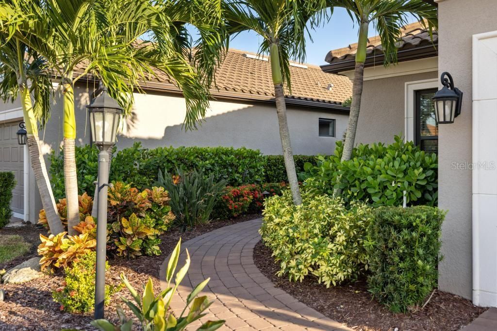 Activo con contrato: $749,000 (3 camas, 2 baños, 1918 Pies cuadrados)