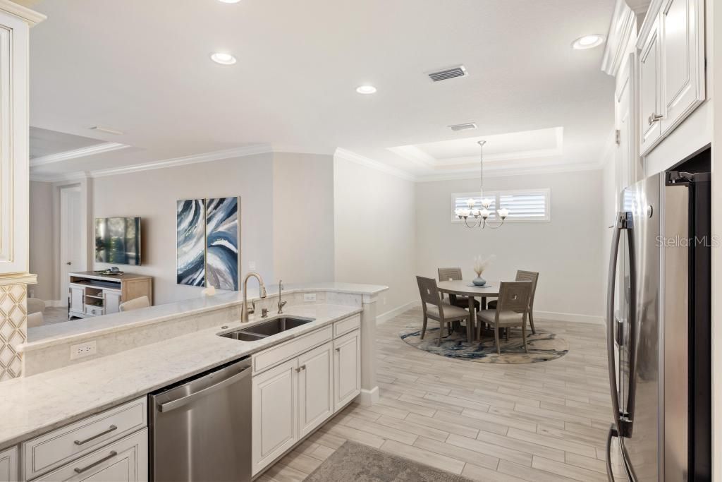 Activo con contrato: $749,000 (3 camas, 2 baños, 1918 Pies cuadrados)