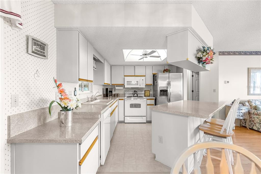 На продажу: $234,000 (2 спален, 2 ванн, 1473 Квадратных фут)