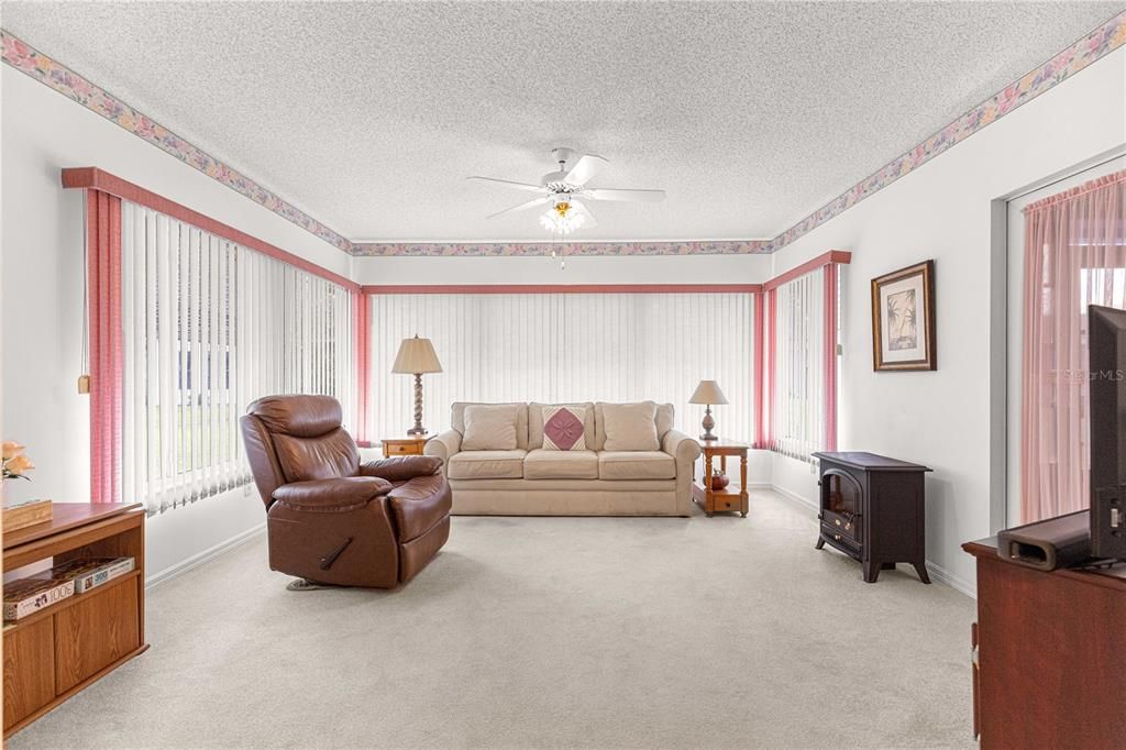 На продажу: $234,000 (2 спален, 2 ванн, 1473 Квадратных фут)