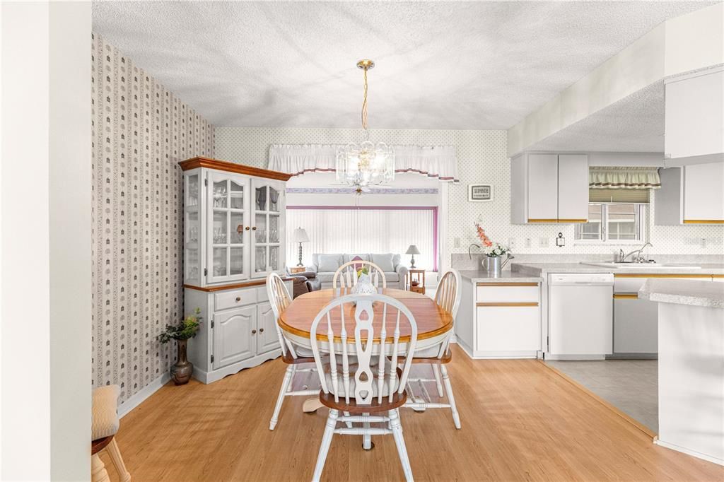 На продажу: $234,000 (2 спален, 2 ванн, 1473 Квадратных фут)