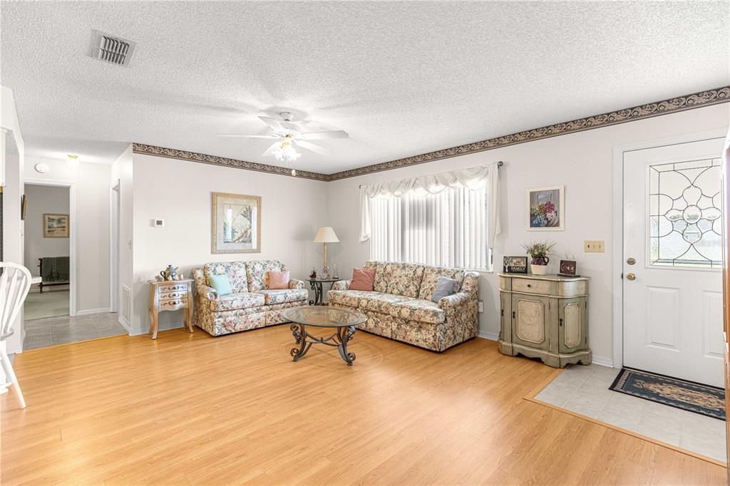 На продажу: $234,000 (2 спален, 2 ванн, 1473 Квадратных фут)