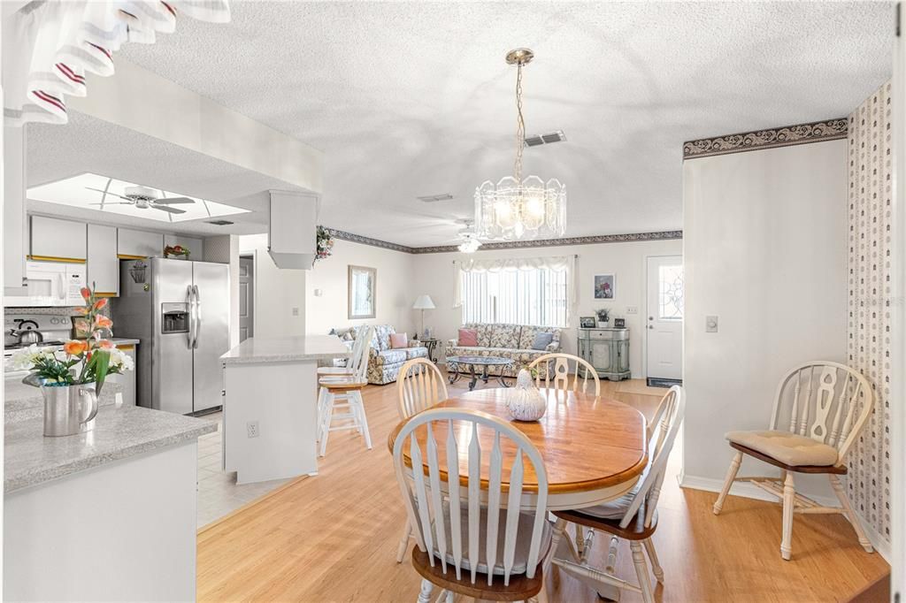 На продажу: $234,000 (2 спален, 2 ванн, 1473 Квадратных фут)