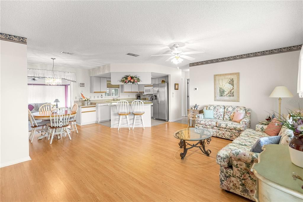 На продажу: $234,000 (2 спален, 2 ванн, 1473 Квадратных фут)