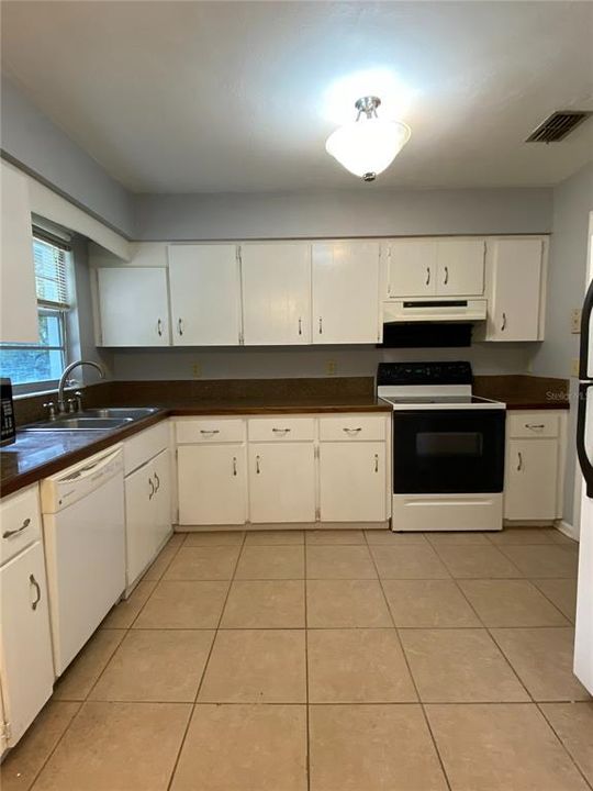 В аренду: $1,800 (3 спален, 2 ванн, 1297 Квадратных фут)