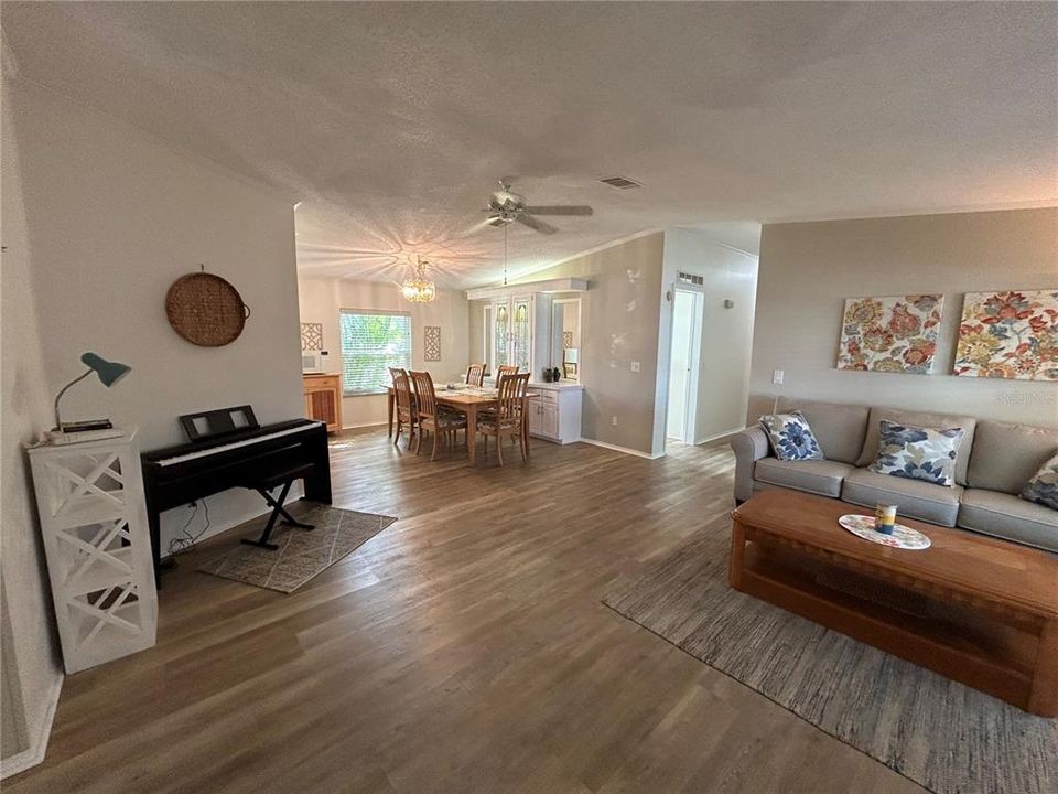 For Sale: $275,000 (3 beds, 2 baths, 1810 Square Feet)