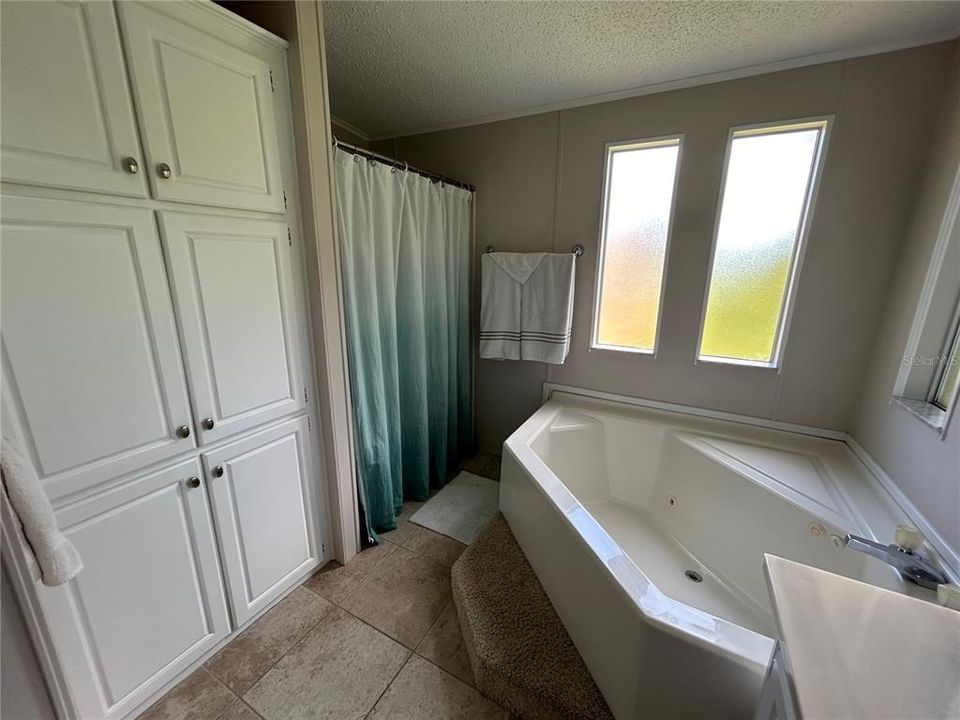 For Sale: $275,000 (3 beds, 2 baths, 1810 Square Feet)