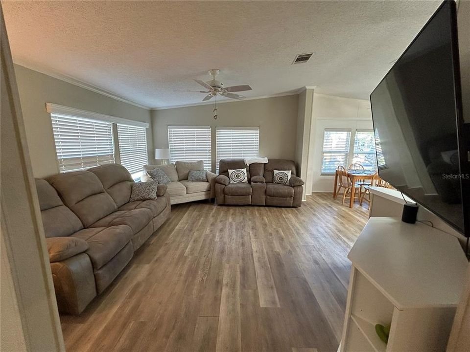 For Sale: $275,000 (3 beds, 2 baths, 1810 Square Feet)