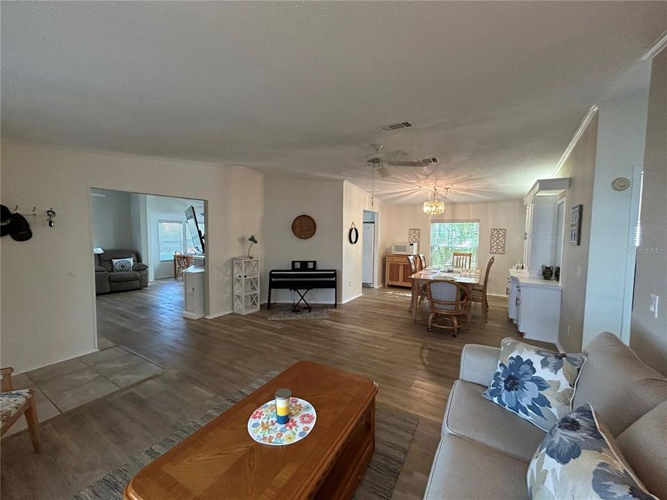 For Sale: $275,000 (3 beds, 2 baths, 1810 Square Feet)