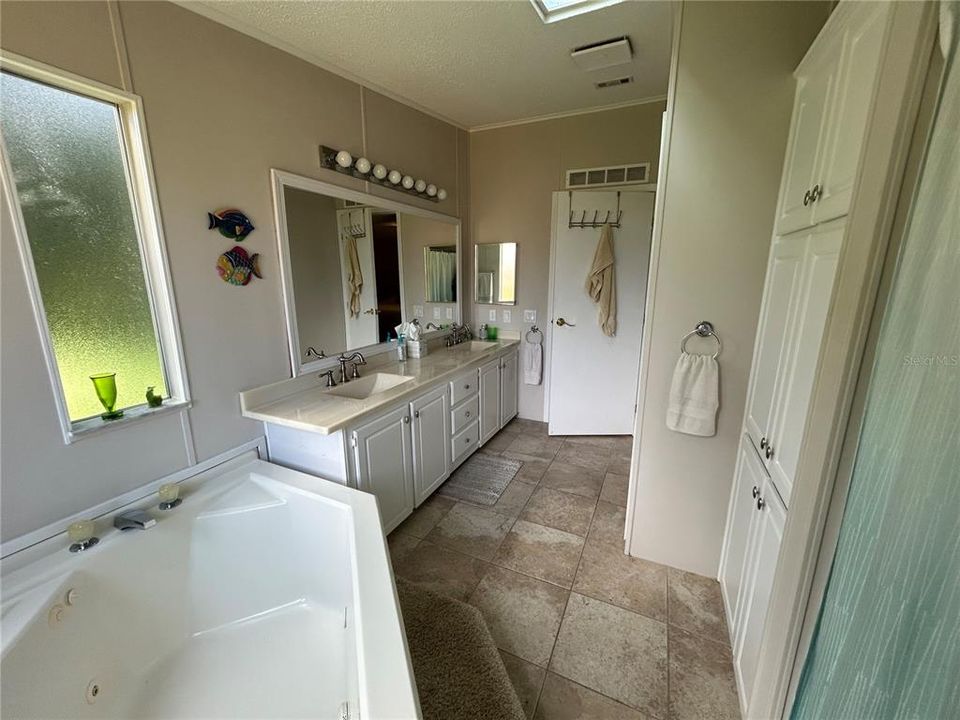 For Sale: $275,000 (3 beds, 2 baths, 1810 Square Feet)